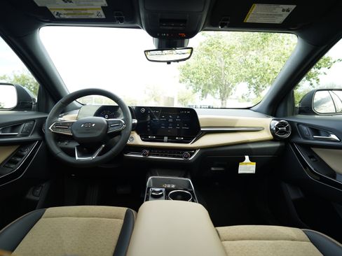 New 2026 Chevrolet Equinox ACTIV w/ Convenience Package III FWD image 15