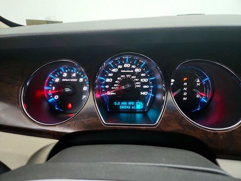 Used 2010 Ford Taurus Limited FWD image 15