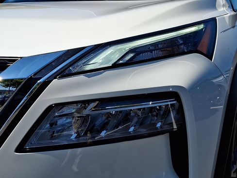 Used 2023 Nissan Rogue SV AWD/4WD image 9