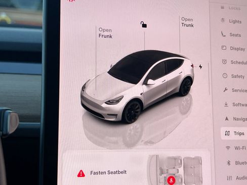 Used 2023 Tesla Model Y Long Range image 27