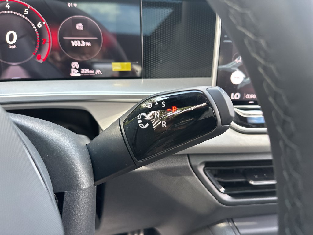New 2026 Volkswagen Tiguan SE R-Line AWD/4WD image 17