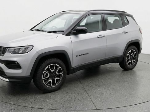 Used 2025 Jeep Compass Trailhawk image 3