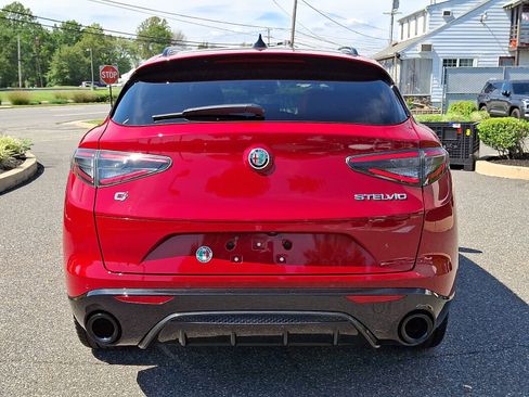 Used 2024 Alfa Romeo Stelvio Veloce AWD/4WD image 5