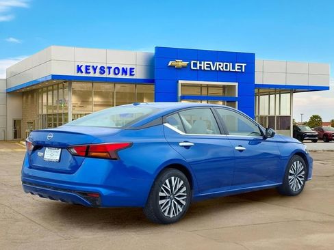 Used 2025 Nissan Altima 2.5 SV FWD image 7