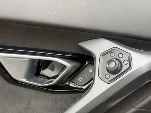 Used 2019 Lamborghini Huracan LP 580-2 RWD image 40