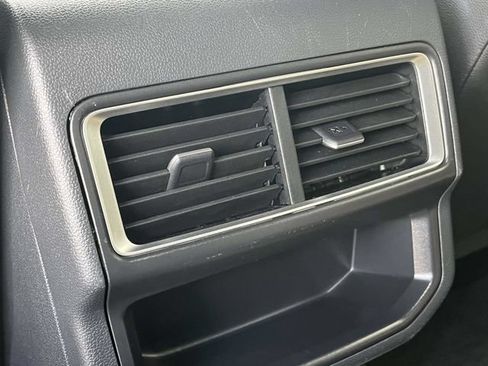 Used 2024 Volkswagen Atlas Cross Sport SE FWD image 19