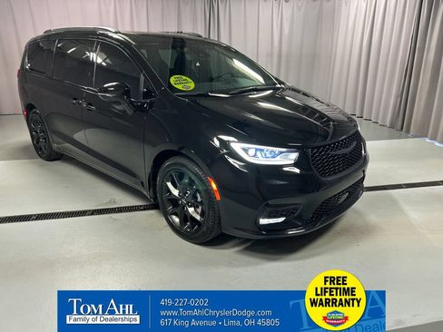 Used 2024 Chrysler Pacifica Limited w/ S Appearance Package FWD image 1