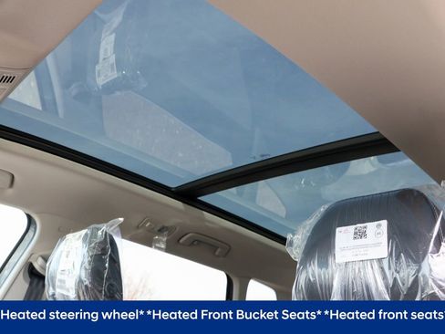 Used 2025 Volkswagen Taos SE image 6