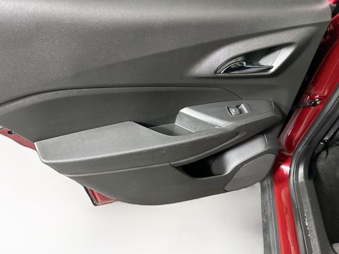 Used 2025 Chevrolet Trax LS image 25