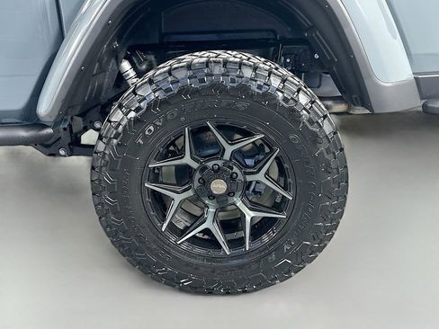 New 2026 Jeep Gladiator Rubicon w/ Technology Group AWD/4WD image 17