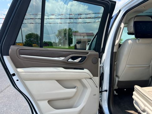 Used 2021 GMC Yukon Denali w/ Denali Premium Package image 20