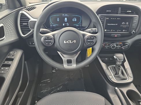 Certified 2025 Kia Soul LX w/ LX Technology Package FWD image 13