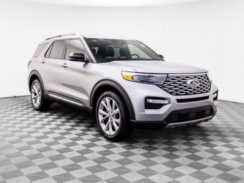 Used 2023 Ford Explorer Platinum w/ Technology Package AWD/4WD image 7