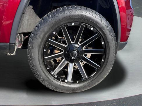 Used 2018 Jeep Grand Cherokee Limited image 13