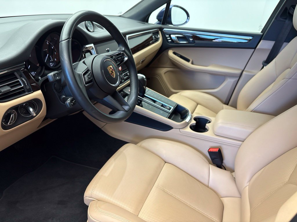 Certified 2026 Porsche Macan AWD/4WD image 5