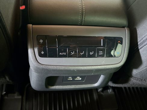 Used 2024 Nissan Pathfinder SV image 27