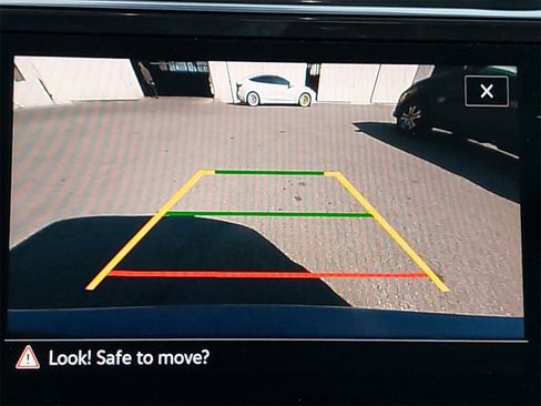 Used 2022 Volkswagen Tiguan SE image 24