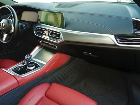 Used 2022 BMW X6 xDrive40i w/ Executive Package image 5