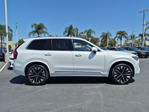Used 2025 Volvo XC90 B5 Ultra AWD/4WD image 11
