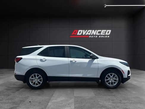 Used 2022 Chevrolet Equinox LS w/ LS Convenience Package AWD/4WD image 8