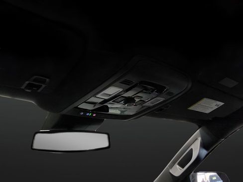 Used 2026 Chevrolet Suburban Z71 w/ Comfort Package image 29