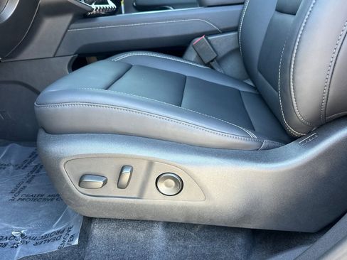 Used 2026 GMC Acadia Elevation w/ Elevation Premium Package FWD image 13