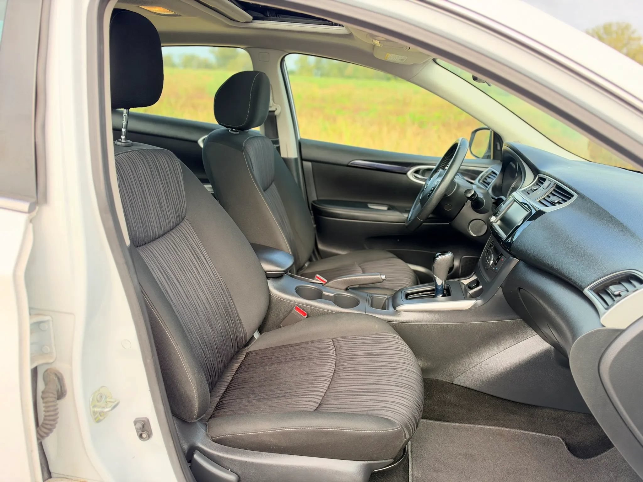 Used 2019 Nissan Sentra SV w/ Special Edition Package FWD image 29