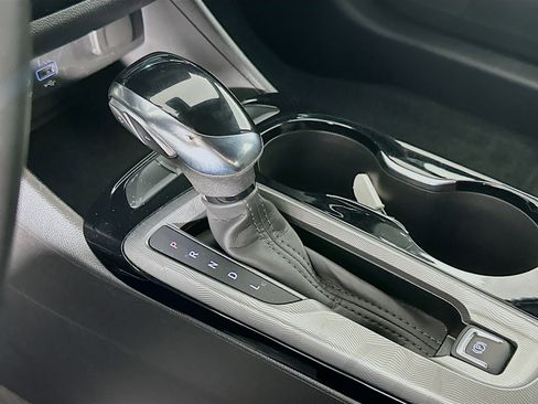 Used 2025 Buick Envista Sport Touring image 23