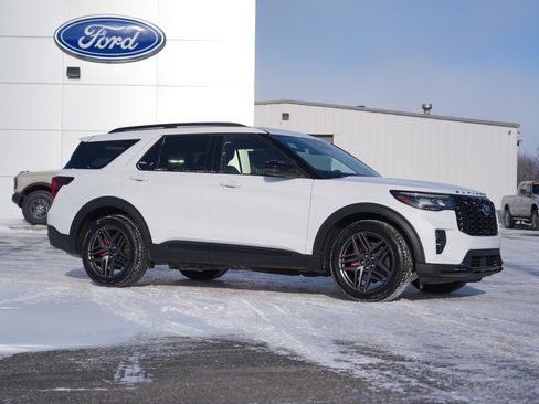 Used 2025 Ford Explorer ST image 2