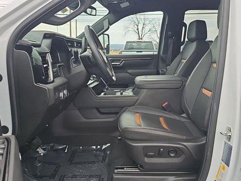 Used 2025 GMC Sierra 2500 AT4 image 11
