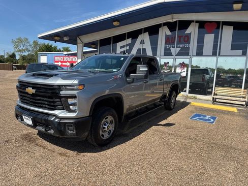 Used 2025 Chevrolet Silverado 2500 W/T w/ WT Convenience Package AWD/4WD image 2