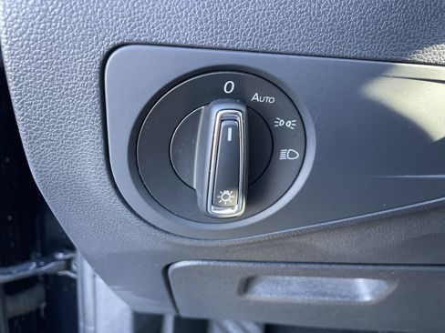 Used 2018 Volkswagen Tiguan SE w/ Panoramic Sunroof Package image 43