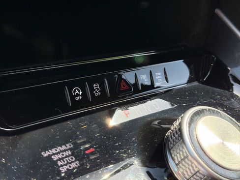 Used 2023 Jeep Wagoneer 4WD image 37