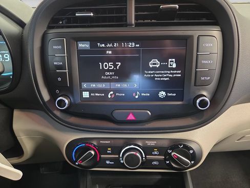 Used 2025 Kia Soul LX w/ LX Technology Package FWD image 22