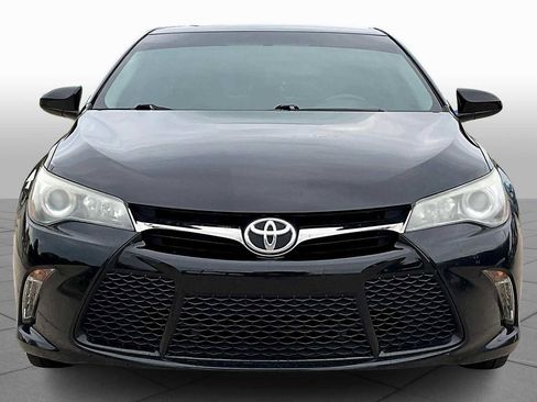 Used 2017 Toyota Camry XSE image 3