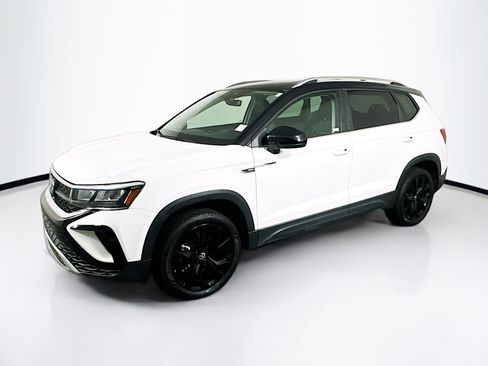 Used 2023 Volkswagen Taos SE image 4