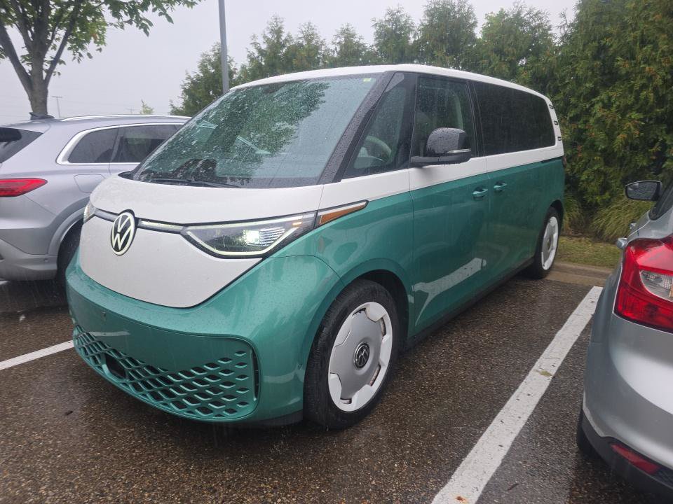 Used 2025 Volkswagen ID. Buzz 1st Edition RWD image 6
