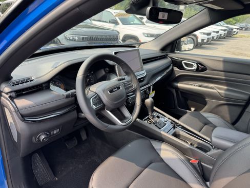 New 2025 Jeep Compass Limited w/ Sun & Sound Group image 8