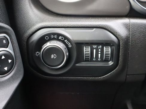 Used 2019 Jeep Wrangler Unlimited Sport S AWD/4WD image 17