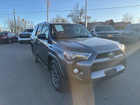 Used 2017 Toyota 4Runner SR5 image 7
