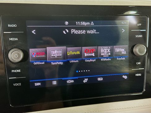 Used 2025 Volkswagen Taos SE FWD image 21