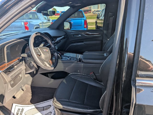 Used 2023 Cadillac Escalade Premium Luxury w/ LPO, Floor Liner Package AWD/4WD image 15