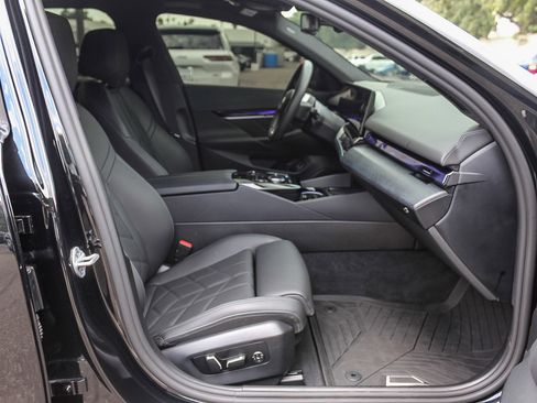 Used 2025 BMW i5 eDrive40i w/ M Sport Package image 16