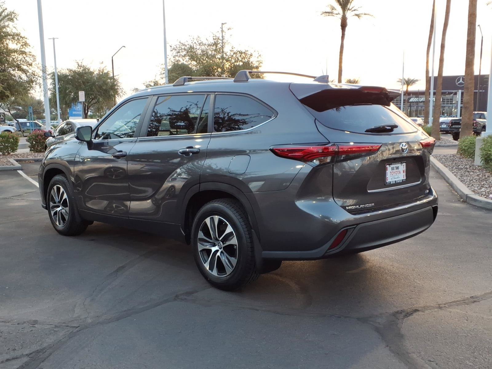 Used 2023 Toyota Highlander XLE FWD image 6