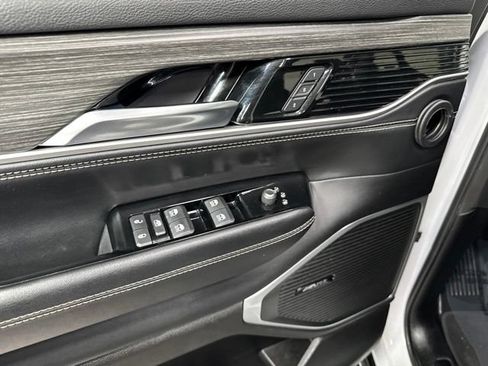 Used 2024 Jeep Wagoneer L Series II w/ Flexible Seating Group AWD/4WD image 14