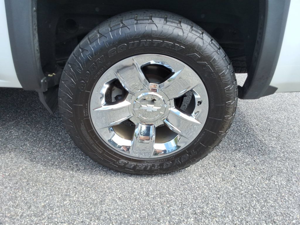 Used 2018 Chevrolet Silverado 1500 LTZ w/ Sport Package AWD/4WD image 13