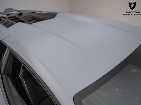 Used 2024 Lamborghini Revuelto image 5