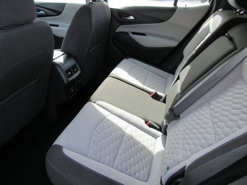 Used 2021 Chevrolet Equinox LS image 9