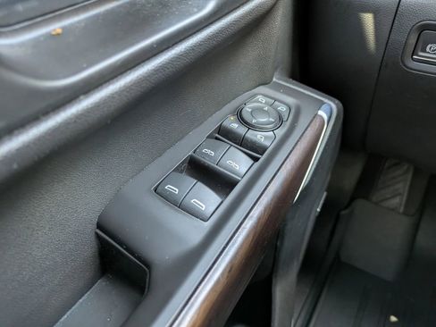 Used 2020 GMC Sierra 1500 SLT image 25