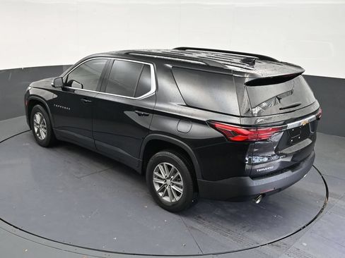 Used 2023 Chevrolet Traverse LT FWD image 14